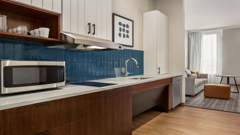 Studio, 2 Queen Beds, Roll-in Shower, Kitchen (Comms, Mobility Accessible) - Photo 1