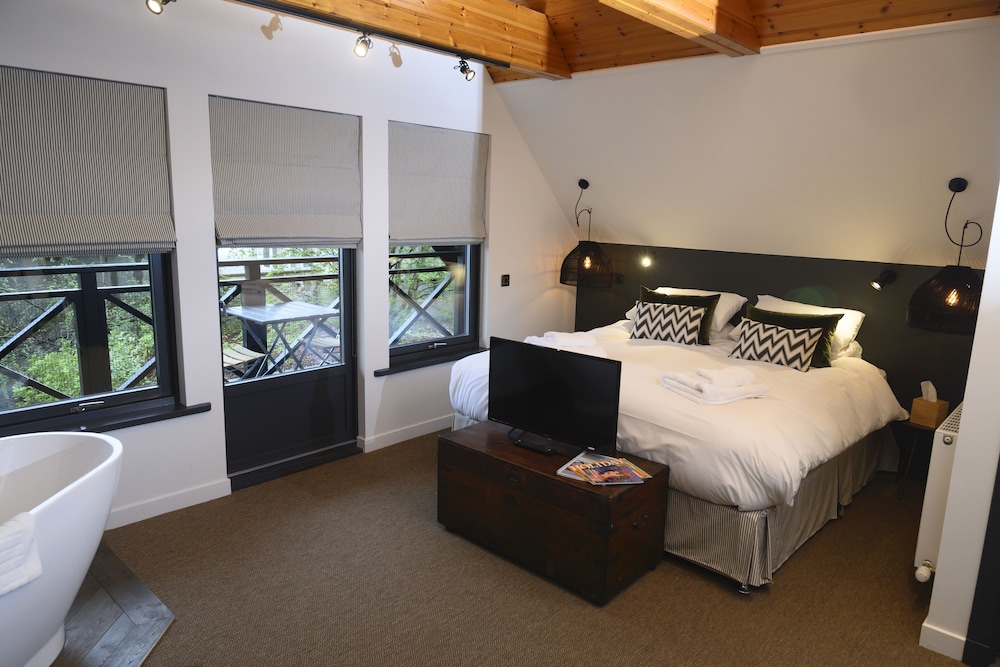 Deluxe Suite, Balcony - Photo 2