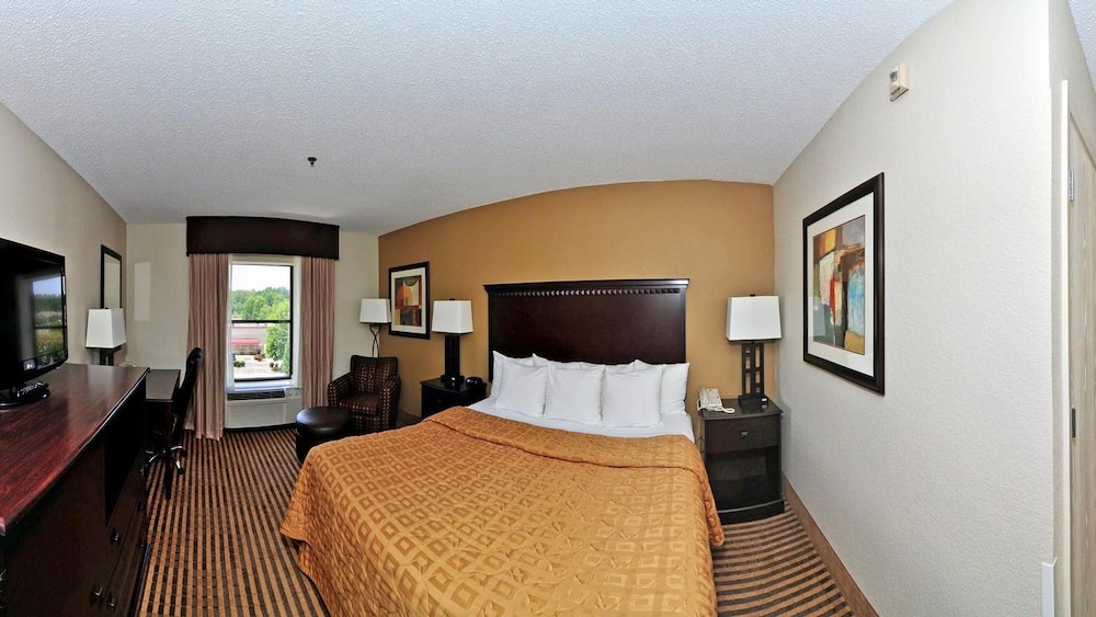 Standard Room, 1 King Bed, Non Smoking - Photo 2