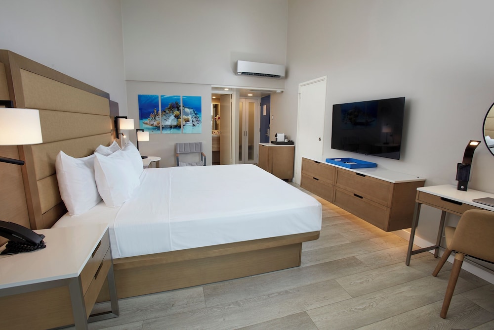 Deluxe Room, Ocean View - Photo 1