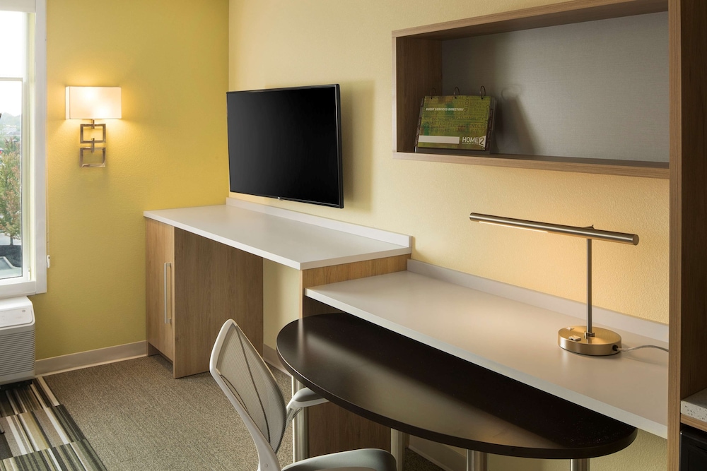 Suite, 1 Queen Bed, Accessible, Non Smoking (Mobility & Hearing, Roll-in Shower) photo 2