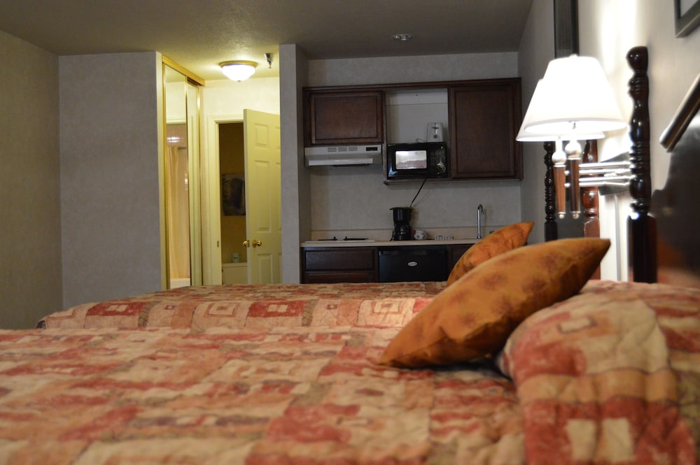 Room, 2 Queen Beds (Spa Tub and kitchenette) - Photo 2