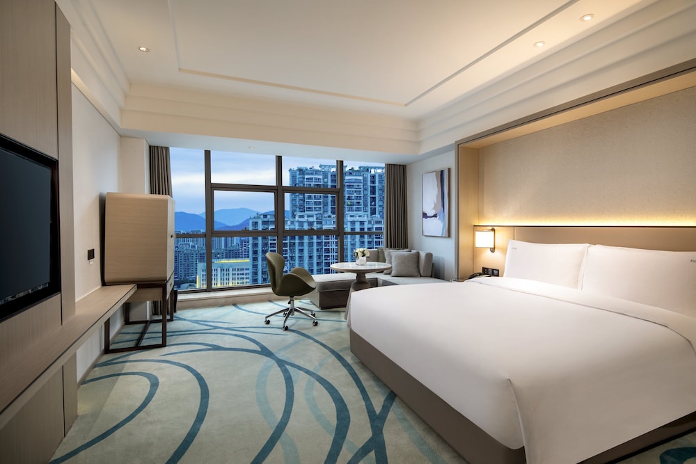 Standard Room, 1 King Bed
