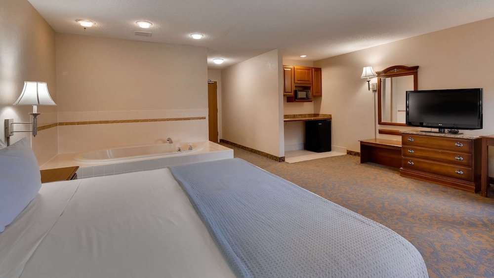 Standard Room, 1 King Bed, Accessible, Hot Tub photo 2