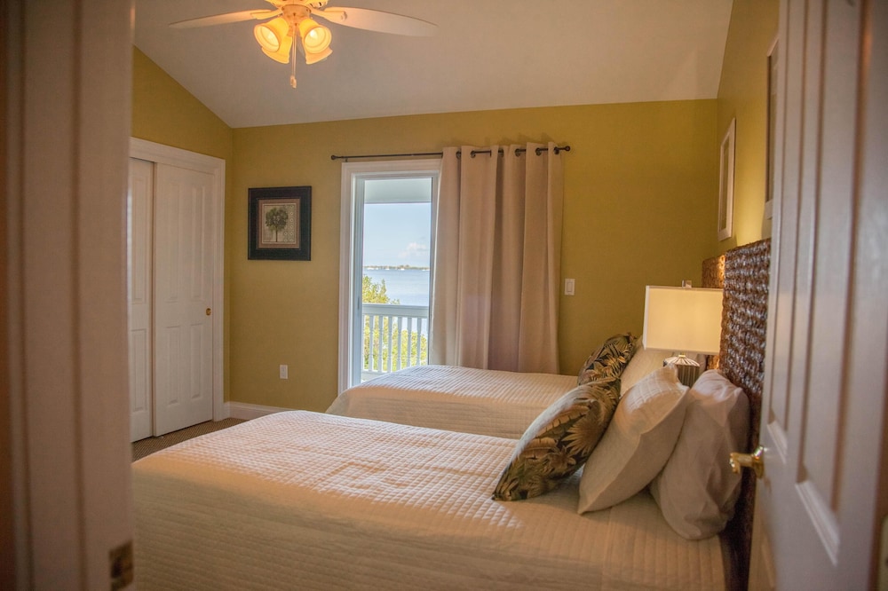 House, Multiple Beds (Nautical Wheeler)