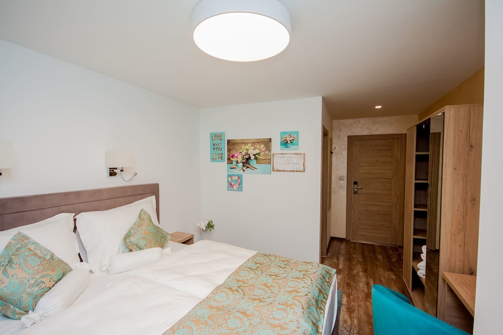 Double Room - Photo 9