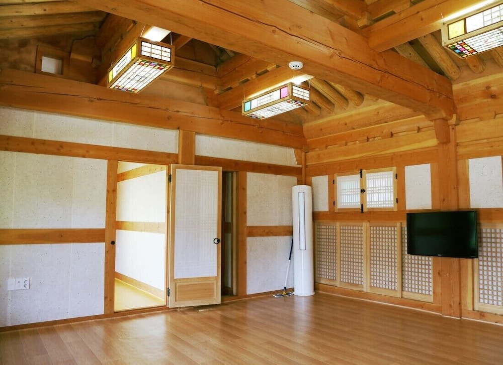 Traditional House (Maehwa) photo 2