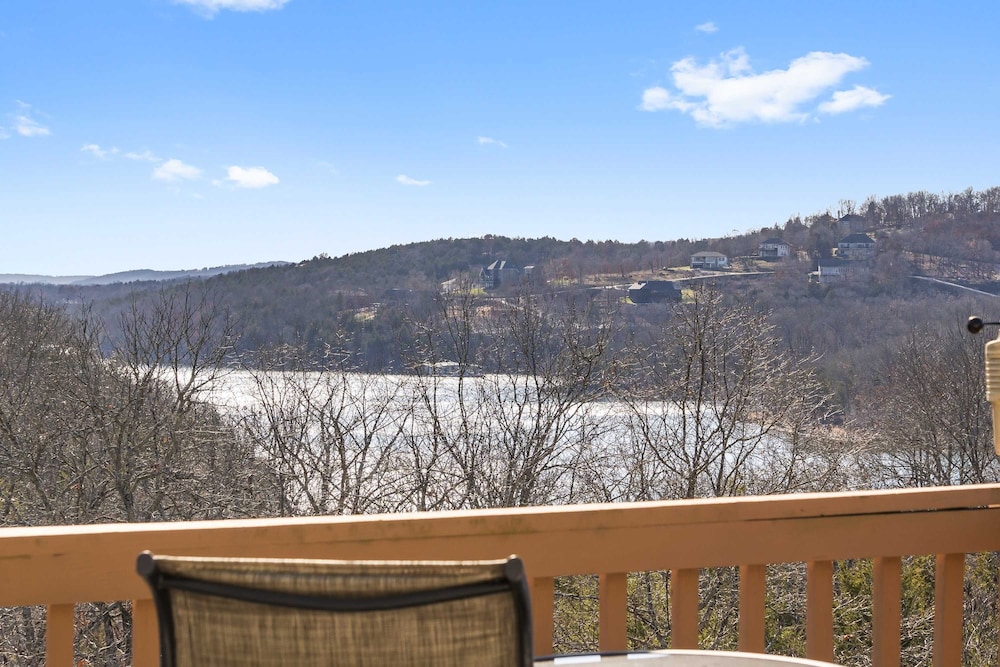 Condo, Multiple Beds, Balcony, Mountain View (Lake Livin')