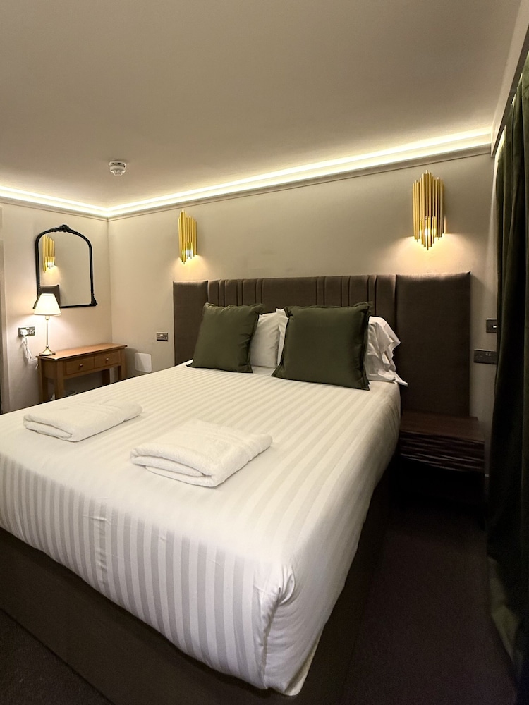 Double Room (Room)