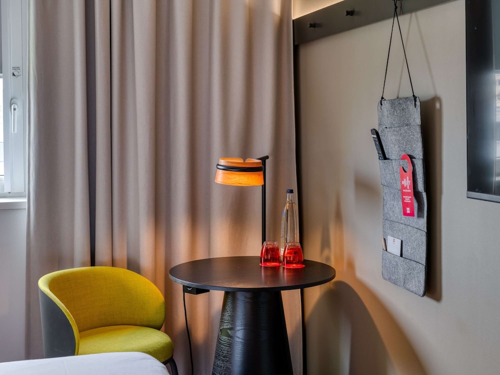 Standard Twin Room, 2 Twin Beds thumbnail 5