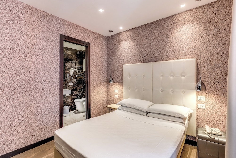Basic Double Room photo 3