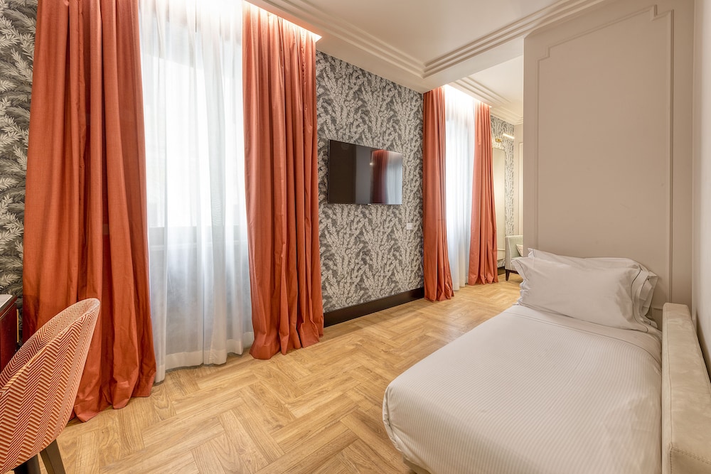 Junior Suite Corner thumbnail 5