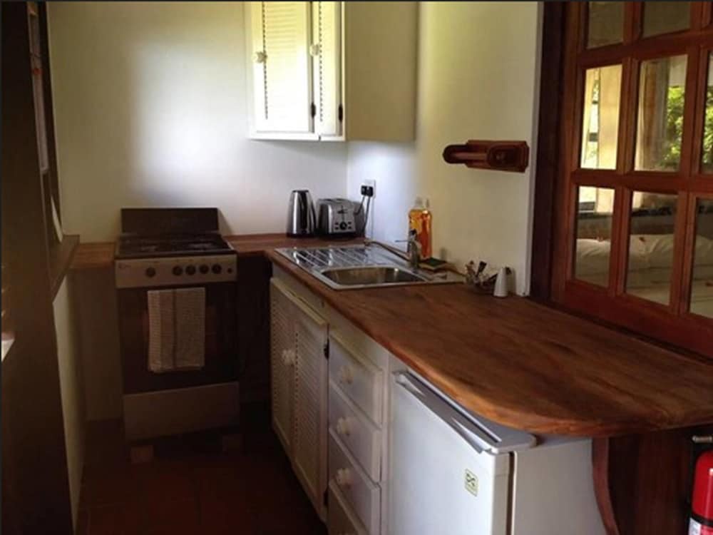 Cottage, Kitchen, Beach View (Mango) photo 3