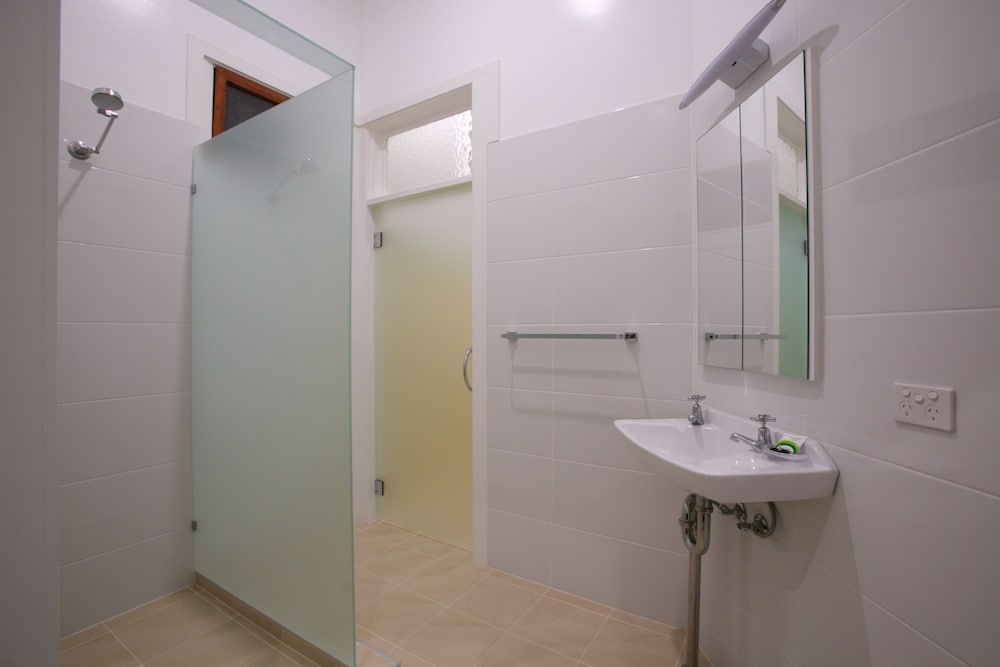 Boutique Queen Room, Ensuite Bathroom photo 1