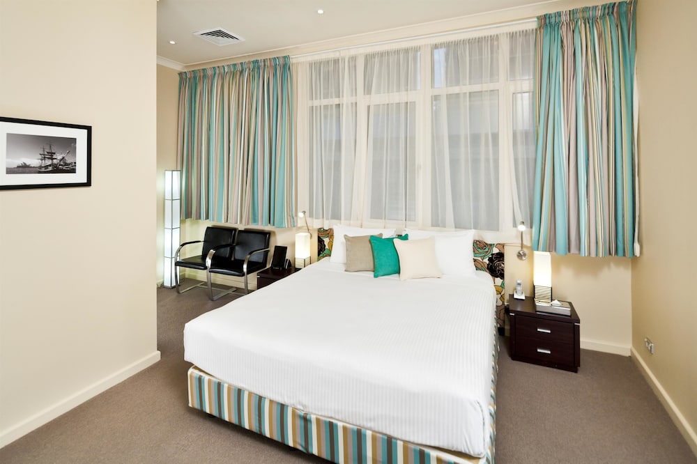 Standard Apartment, Multiple Beds, Non Smoking, Kitchen (3 King Beds and 1 Single Bed)