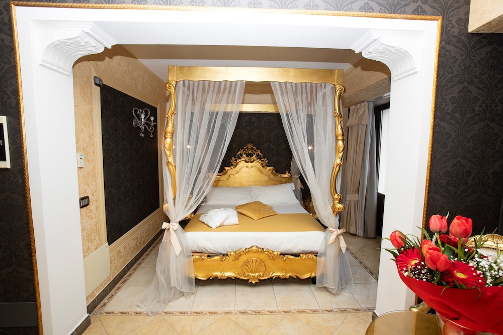 Suite - Photo 10