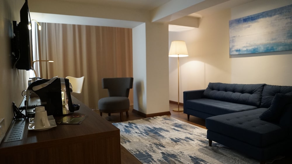 Junior Suite, 1 Bedroom, Non Smoking, City View photo 1