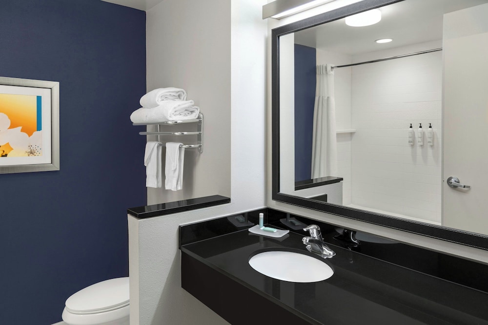 Fairfield Inn and Suites by Marriott Calhoun, Photo 2
