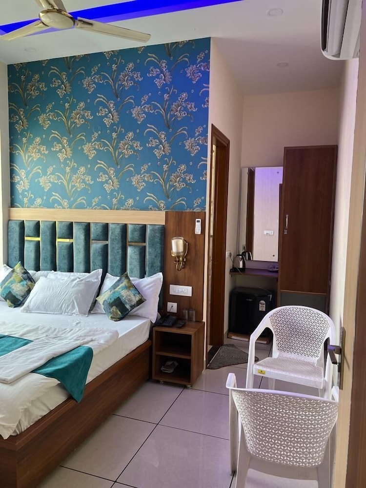 Deluxe Room - Photo 1