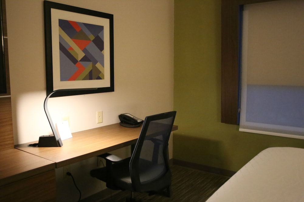 Standard Room, 1 King Bed, Accessible (Communications Accessible) - Photo 2