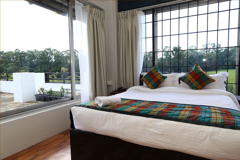 Economy Double Room, 1 Bedroom, Smoking, Golf View photo 3
