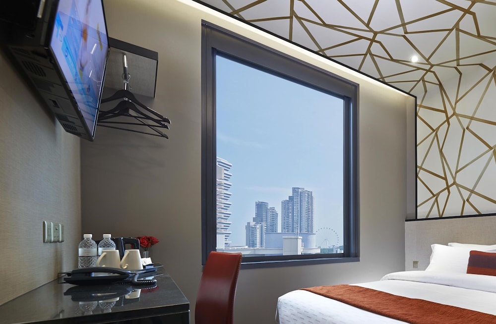 Superior Double Room, City View photo 3