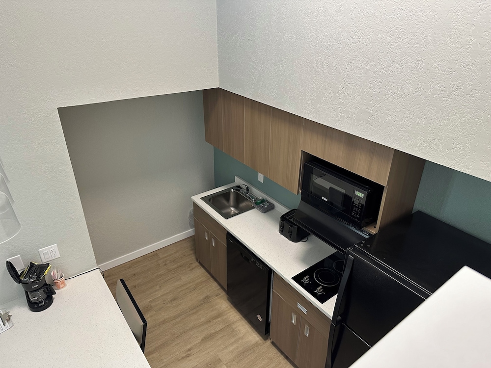 Suite, Multiple Beds, Non Smoking - Photo 7