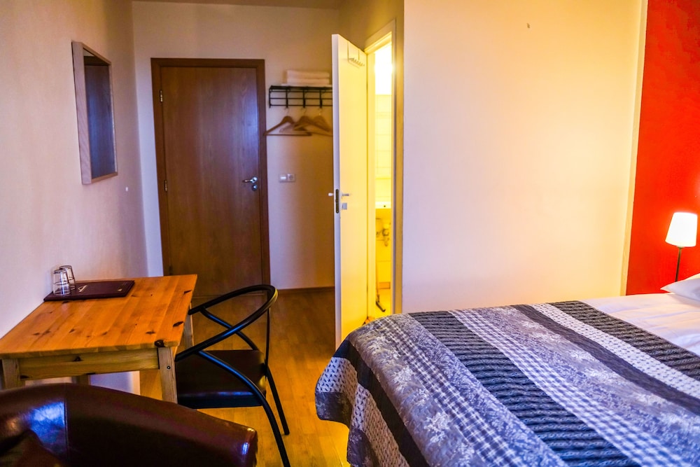 Basic Double or Twin Room photo 2
