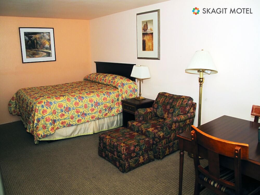 Standard Room, 1 King Bed, Non Smoking photo 1