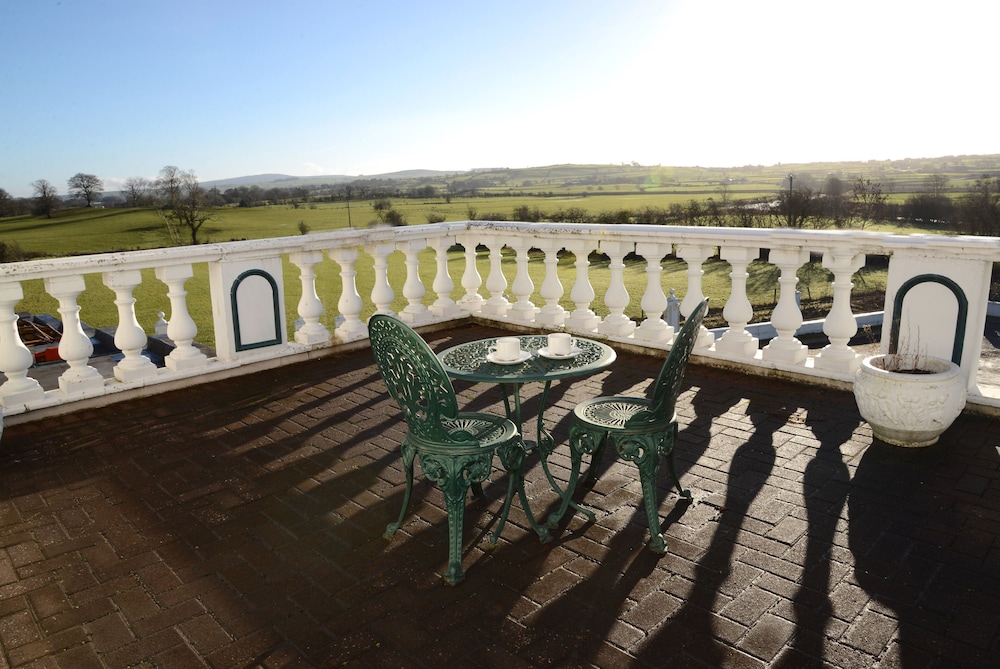 Family Room, Balcony photo 3