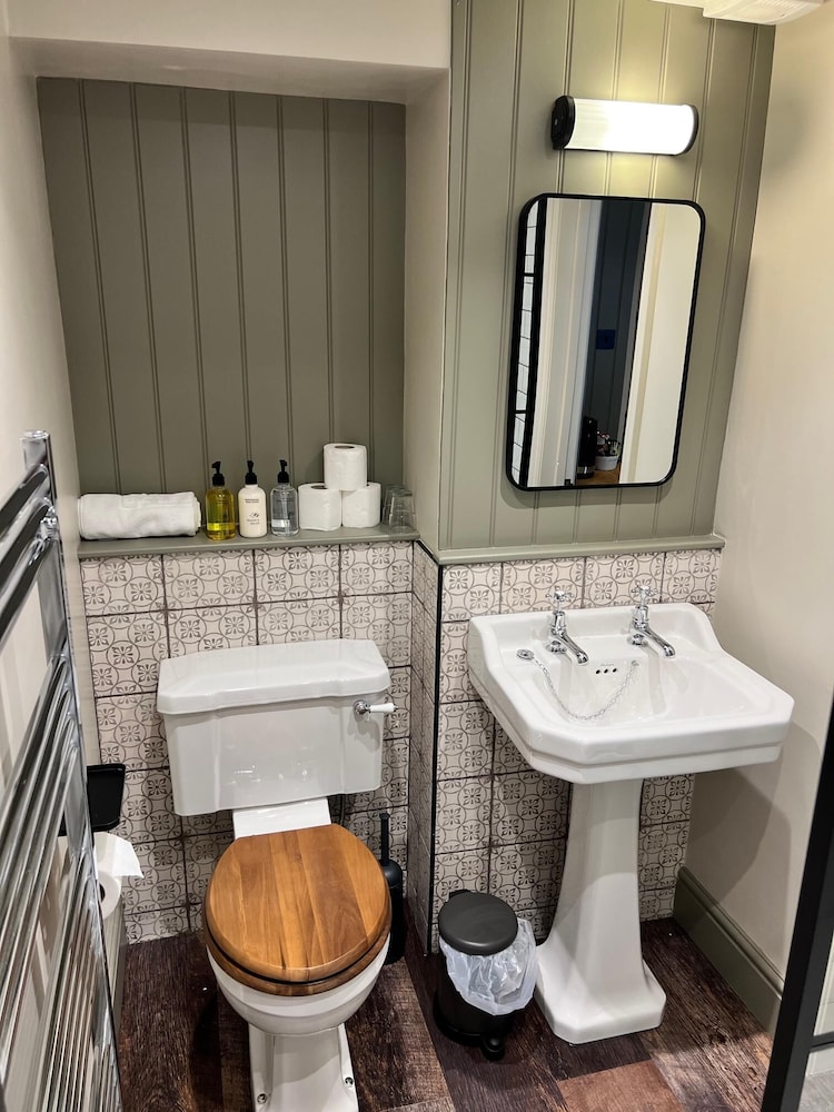 Family Suite, Ensuite photo 3