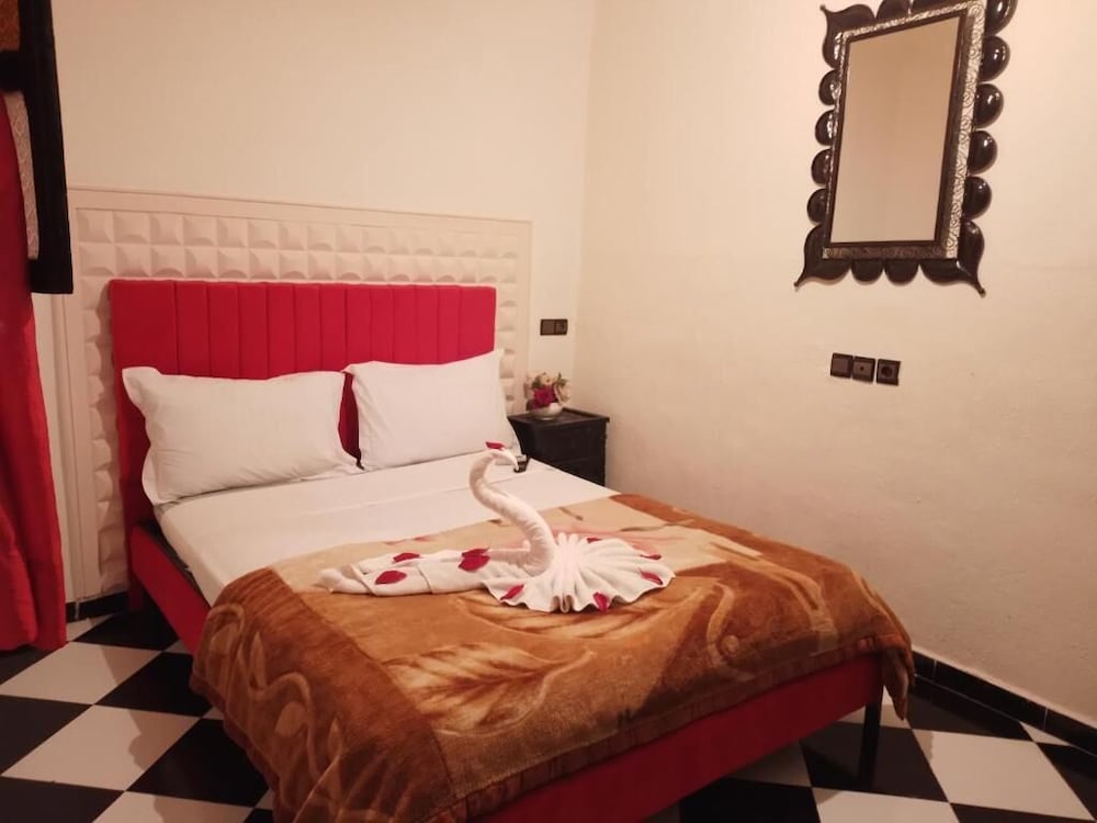Basic Single Room - Photo 11