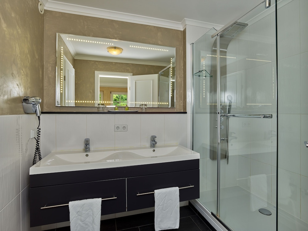 Comfort Apartment (Top 4, Shower) photo 2