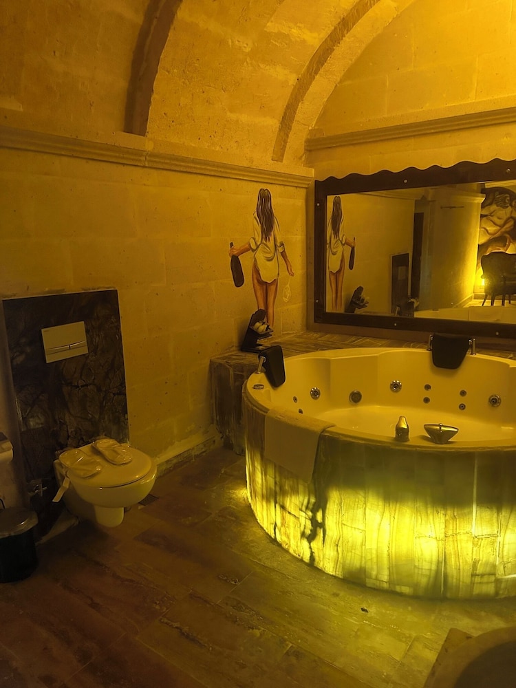 Deluxe Room - Photo 12