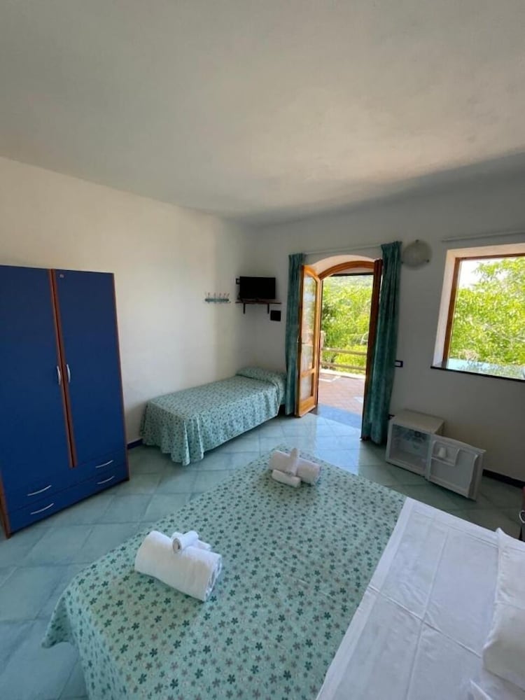 Basic Triple Room