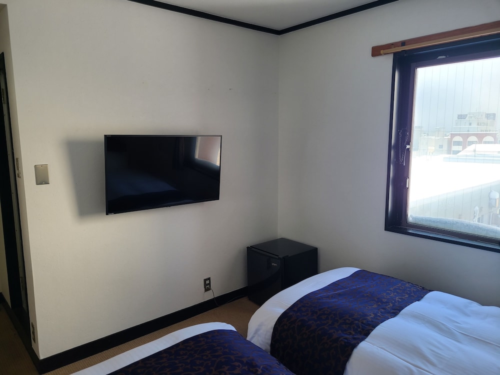 Economy Twin Room, Non Smoking, Annex Building - Photo 2