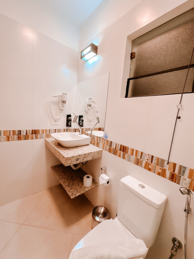 Business Room, Multiple Bedrooms, Accessible photo 3