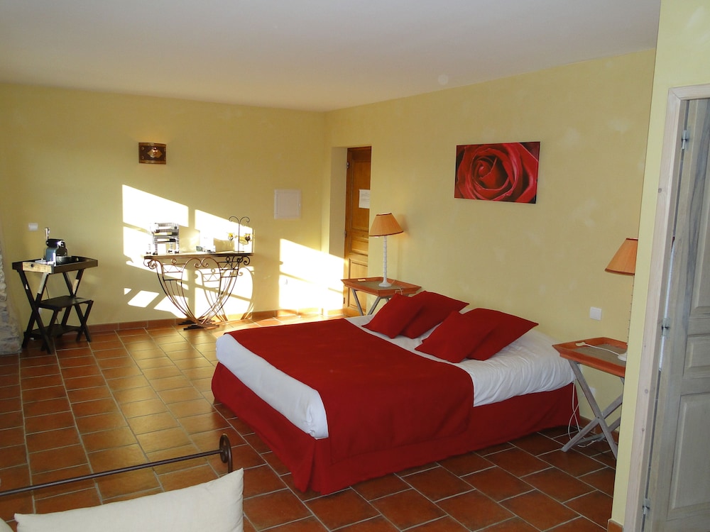 Double Room, Balcony (Le Dasset) photo 1