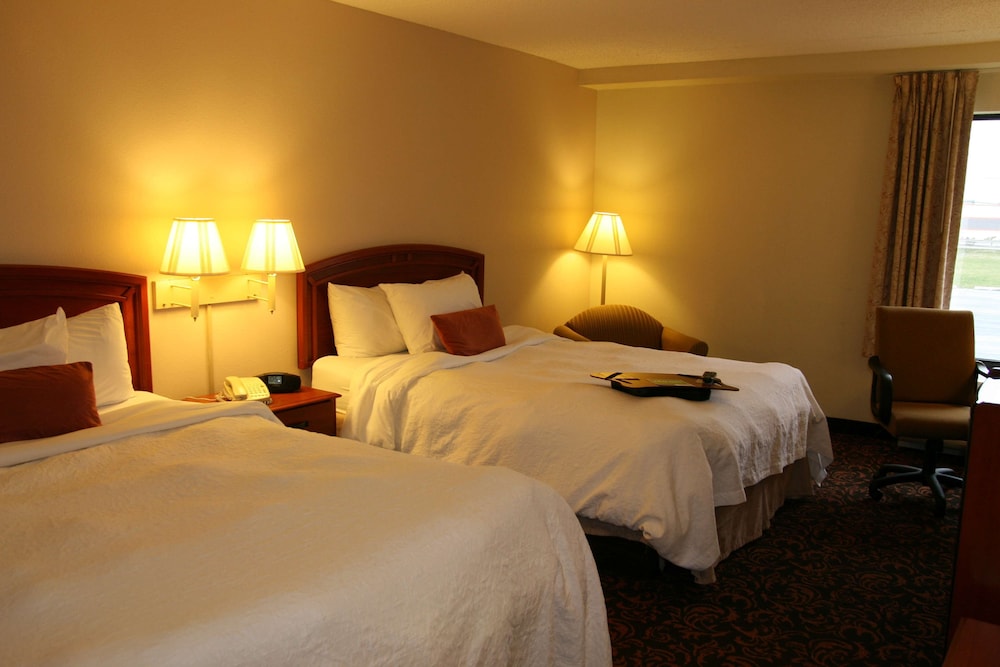 Room, 2 Queen Beds, Non Smoking - Photo 2