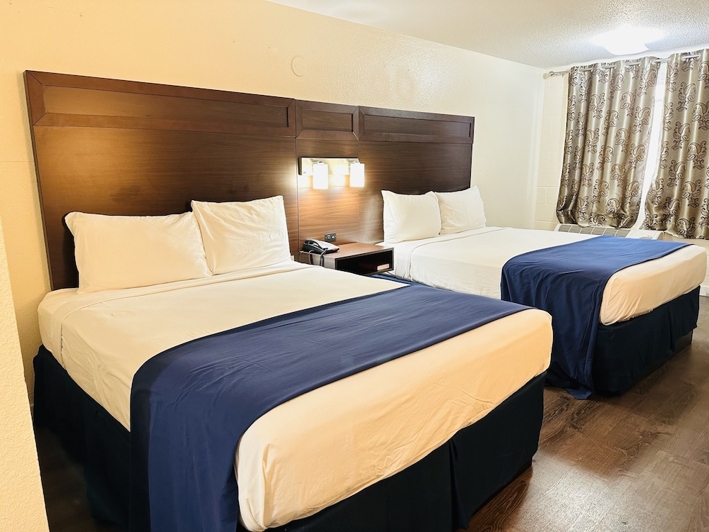 Standard Room, 2 Queen Beds, Non Smoking photo 3