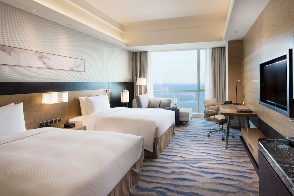 Deluxe Twin Room, Sea View (High Floor)