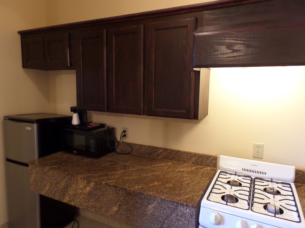 Deluxe Suite, Multiple Beds, Non Smoking, Kitchenette photo 2