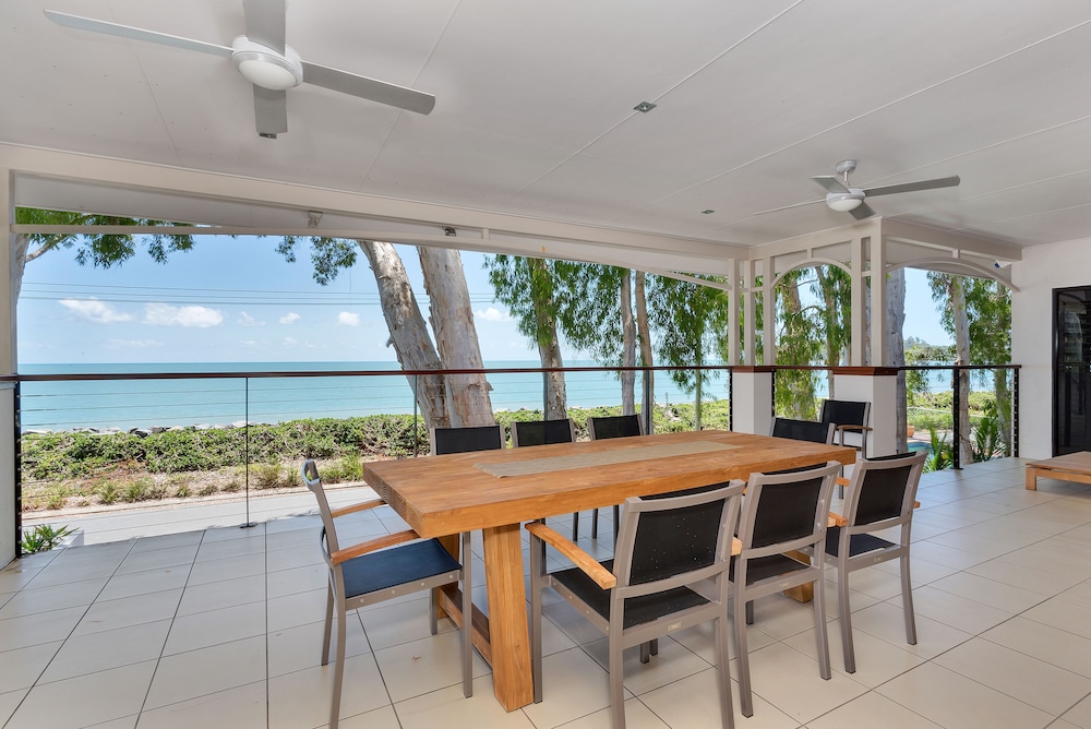 4 Bedroom Beach House photo 2