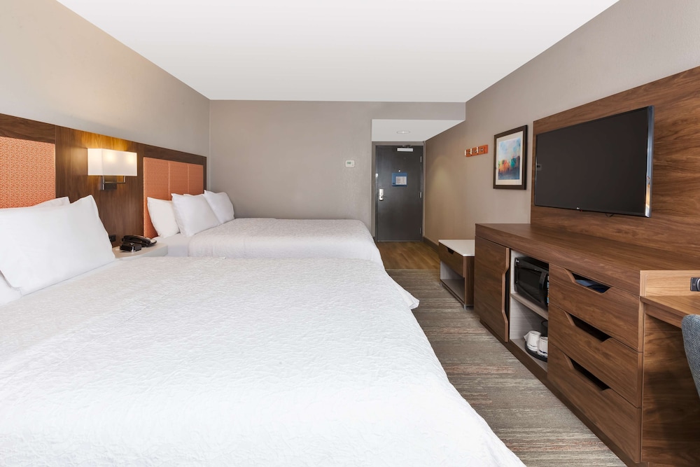 Suite, 2 Queen Beds, Accessible, Bathtub (Mobility & Hearing) - Photo 2