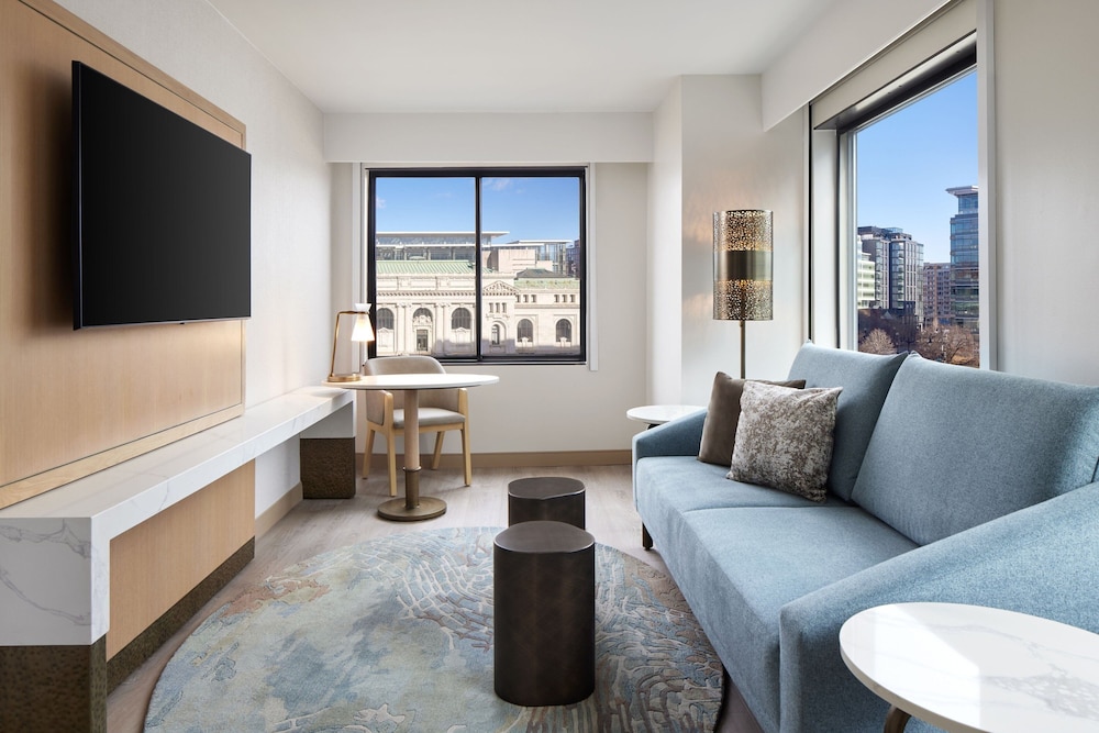 Premier Suite, 1 King Bed - Photo 2