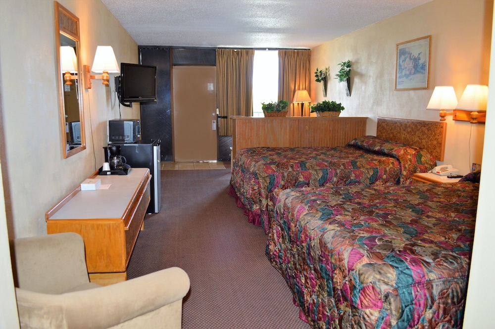 Deluxe Suite, 2 Queen Beds and 1 Sofa Bed, Non Smoking photo 2