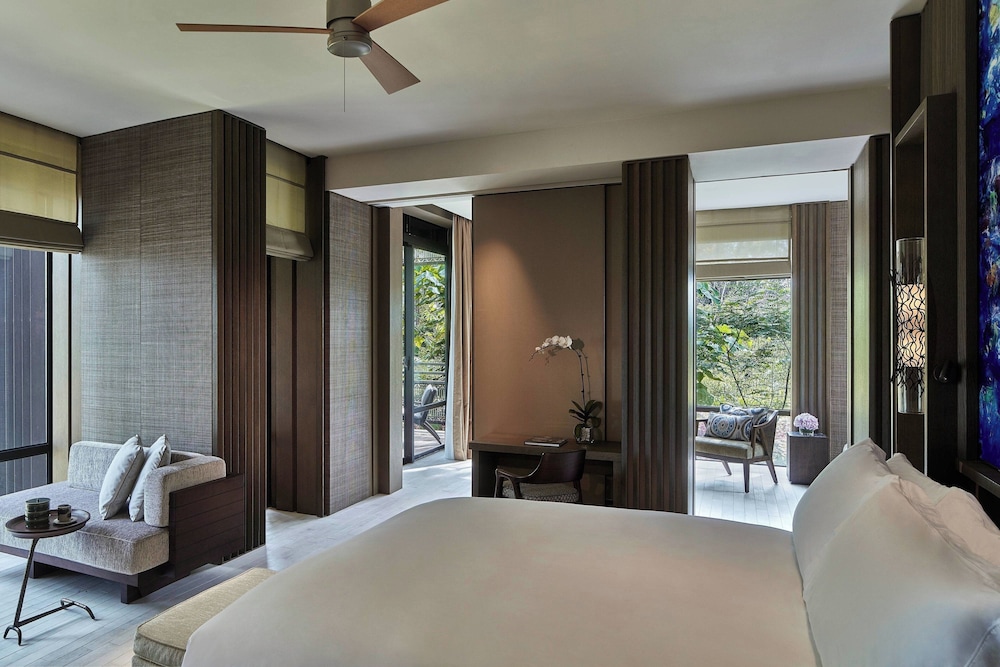 Junior Suite, 1 King Bed, Balcony (View, Corner)