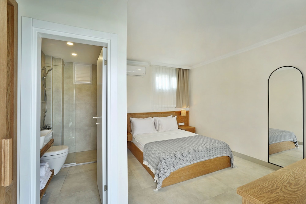 Standard Double Room, 1 Double Bed, Patio, Garden Area photo 2