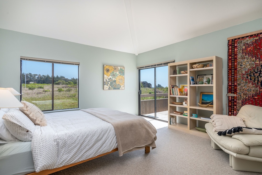 House, Multiple Beds, Fireplace, Ocean View photo 1