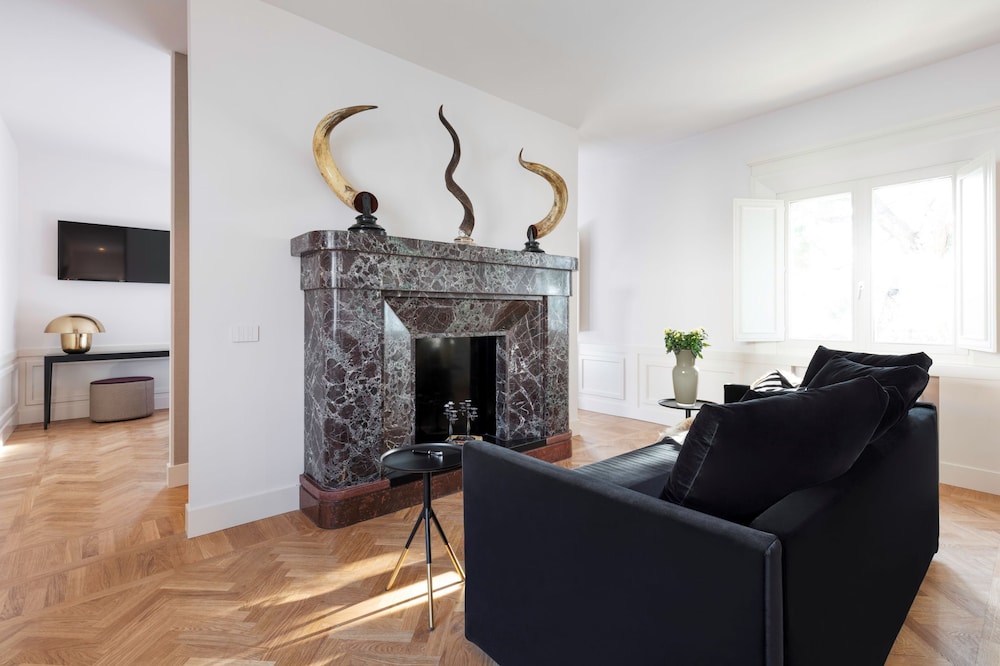 Luxury Suite, Hill View with Fireplace